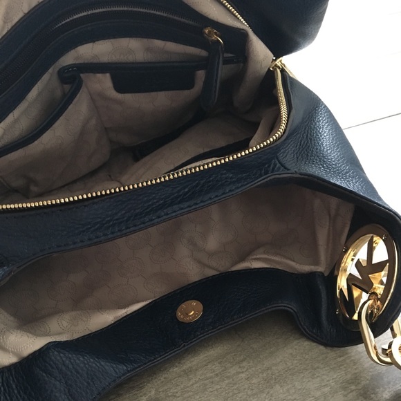 MK Purse - Picture 6 of 6